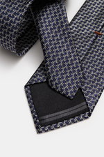 Zegna Seidenkrawatte navy/hellgrau/schwarz gemustert mit grafischem Muster, dezenter Glanz, reine Seide, Made in Italy, ca. 8 cm breit, Nahaufnahme von oben.