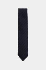 Zegna Tie navy photographed from above, showing a subtle striped pattern with a subtle shine, mix of wool and silk, Made in Italy, width approx. 8 cm.