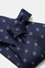 Zegna Silk tie navy/smoky blue patterned shown from above, tied knot with pure silk, subtle shine, graphic woven pattern, contrasting colored lining fabric, Made in Italy, Width: approx. 8 cm.