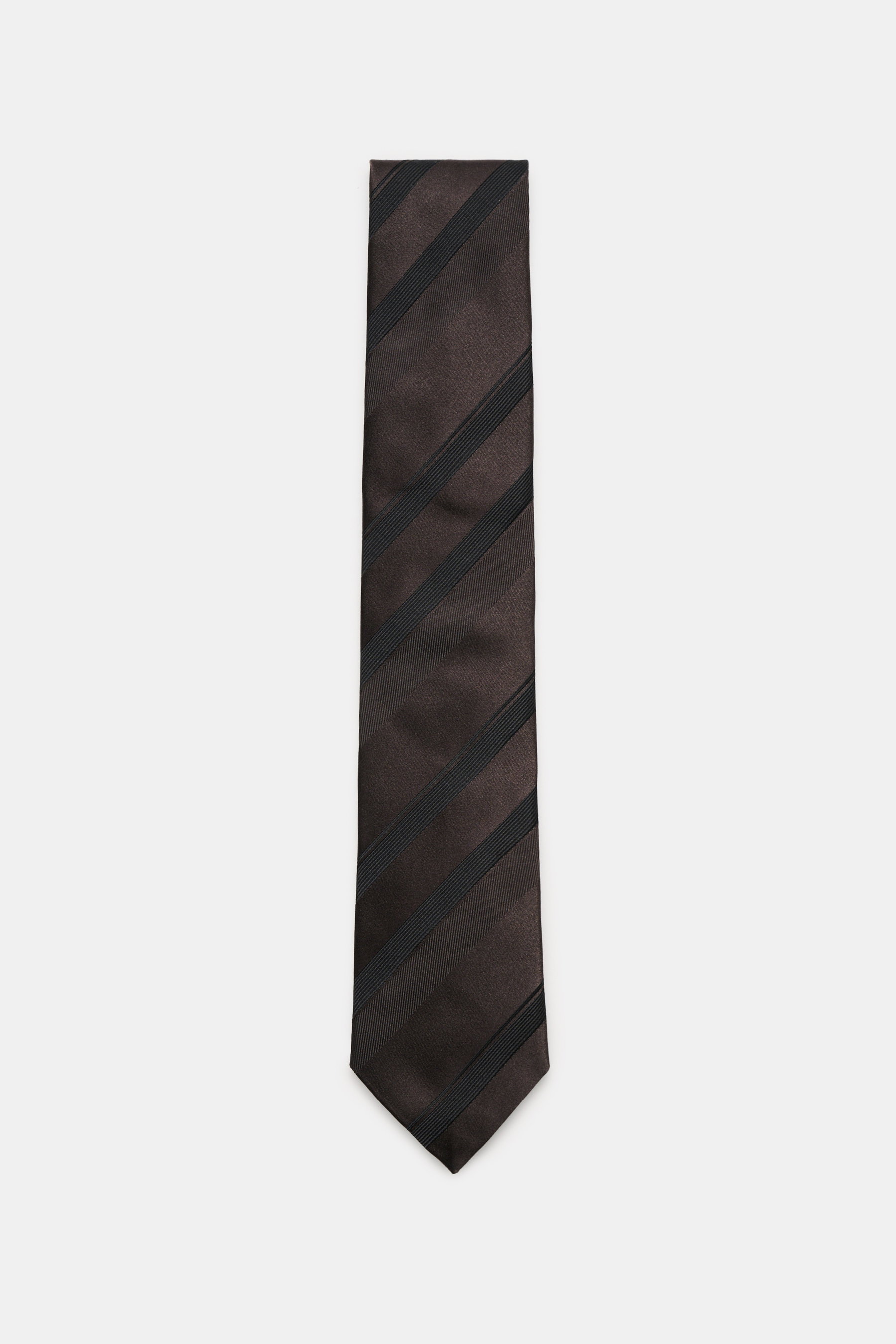 Brunello Cucinelli Seidenkrawatte dunkelbraun/schwarz gestreift, frontal fotografiert, reine Seide, dezent glänzend, stilvolle Diagonalstreifen, Made in Italy, Breite ca. 8 cm