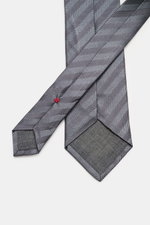 Brunello Cucinelli Seidenkrawatte grau gestreift, aus reine Seide, mit dezentem Glanz, stilvollen Diagonalstreifen, Made in Italy, ca. 8 cm breit, flach liegend fotografiert.