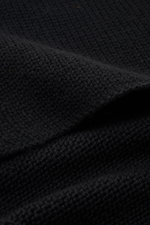 04651/ A trip in a bag Cashmere Schal schwarz in Nahaufnahme, reiner Cashmere, geschmeidiger Griff, zeitloser Grobstrick, rollierte Kanten, Must-have für kühlen Nordwind.