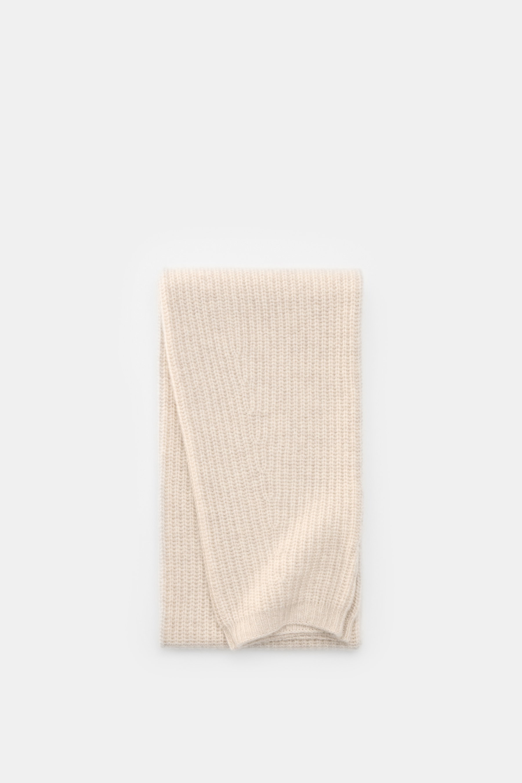 Lisa Yang Cashmere Schal 'Marseille' sand, voluminös, gerippt, Patent-Strick, weicher Griff, röhrenförmig, flach liegend, von oben fotografiert.
