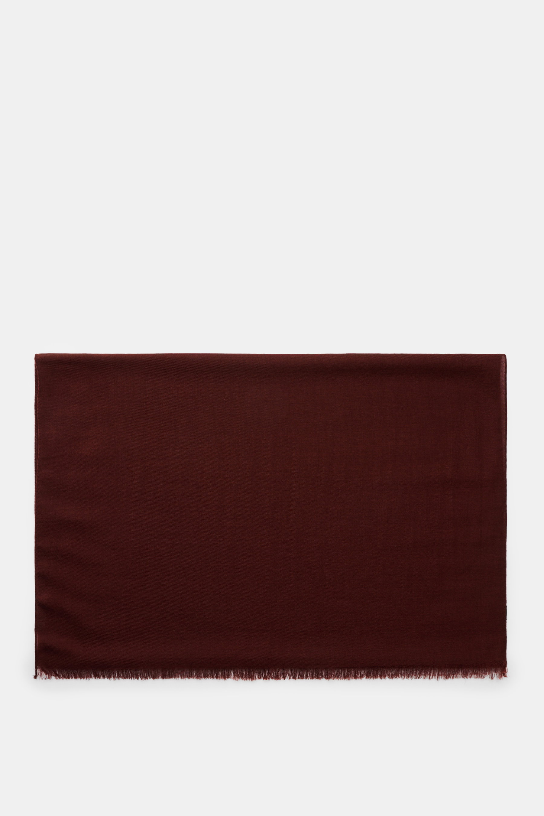 Colombo Schal rotbraun, flach liegend von oben fotografiert, Mix aus edlem Cashmere und Seide, softer Griff, sehr leichte Qualität, rollierte Kanten, schmale Fransenkante, Maße ca. 196 cm x 70 cm.