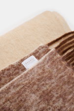 04651/ A trip in a bag Schal 'Color Block Scarf' grau/braun/creme, weich, mit Fransen, Alpaka-Schurwolle, Detailaufnahme von oben