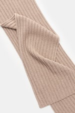von Braun Cashmere Schal beige meliert in klassischem Rippstrick-Design, weich, feines Strickbild, fotografiert von oben, Maße ca. 169x25 cm