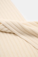von Braun Cashmere Schal offwhite in klassischem Rippstrick-Design, weich, feines Strickbild, Detailaufnahme aus Nahaufnahme, ca. 169x25 cm