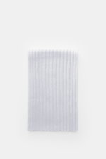Von oben fotografiert: von Braun Cashmere Schal hellblau aus reinem mongolischem Cashmere, weicher Griff, klassisches Rippstrick-Design, 169x25 cm.