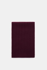 von Braun Cashmere Schal bordeaux, liegend von oben fotografiert, reiner Cashmere, weicher Griff, feines Rippstrick-Design, Maße ca. 169x25 cm