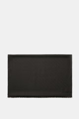Front view of Emporio Armani Schal schwarz, a black scarf with diagonal stripe pattern, narrow fringed edges, and smooth texture.

<p>Zeitloses Accessoire mit italienischer Raffinesse: Der Schal von EMPORIO ARMANI verbindet einen angenehm weichen Griff 