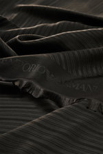Close-up front view of the Emporio Armani Schal schwarz with soft texture, striped pattern, fringe edge, and subtle logo detail.

Description: 
<p>Zeitloses Accessoire mit italienischer Raffinesse: Der Schal von EMPORIO ARMANI verbindet einen angenehm 