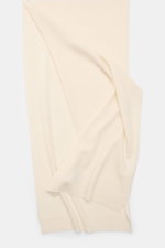 04651/ A trip in a bag Cashmere Schal creme, weich, reine Kanten in Rippstrick, liegend fotografiert, Maße ca. 162x34 cm, wärmend