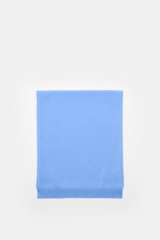 04651/ A trip in a bag Cashmere Schal blau, flachliegend von oben fotografiert, weicher Griff, reine Cashmere, Rippstrick-Kanten, 162x34 cm, edle Wärme