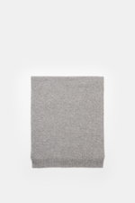 04651/ A trip in a bag Cashmere Schal creme, flach liegend von oben fotografiert, reiner Cashmere, weicher Griff, Rippstrick-Kanten, 162x34 cm, edle Wärme.