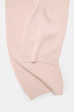 04651/ A trip in a bag Schal 'Mouline Scarf' rosé meliert, weich, aus Woll-Cashmere-Mix mit Rippstrickkanten, liegend von oben fotografiert.