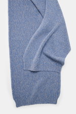 04651/ A trip in a bag Schal 'Mouline Scarf' rauchblau/beige meliert, weich, Woll-Cashmere-Mix mit Rippkanten, liegend aus Draufsicht.