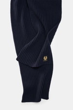 Close-up front view of the Belstaff Scarf 'Watch' navy in wide rib knit, showing pure wool texture and label.

<p>The cozy 'Watch' scarf from BELSTAFF made of pure wool and in a modern rib-knit look is an indispensable accessory combination for autumn and