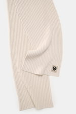 Close-up front view of Belstaff Scarf 'Watch' light grey, showing wide rib knit pattern and typical BELSTAFF label.

<p>The cozy 'Watch' scarf from BELSTAFF made of pure wool and in a modern rib-knit look is an indispensable accessory combination for autu