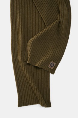 Close-up top-down view of the Belstaff Scarf 'Watch' olive, showing its wide rib knit pattern and typical BELSTAFF label.

<p>The cozy 'Watch' scarf by BELSTAFF made of pure wool and in a modern rib knit look is an indispensable accessory combination for 