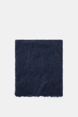 Fedeli Cashmere Tuch 'Yeti' graublau in geflammter Optik, weicher, voluminöser Griff, offene Saumkanten, von oben fotografiert, 142x96 cm.