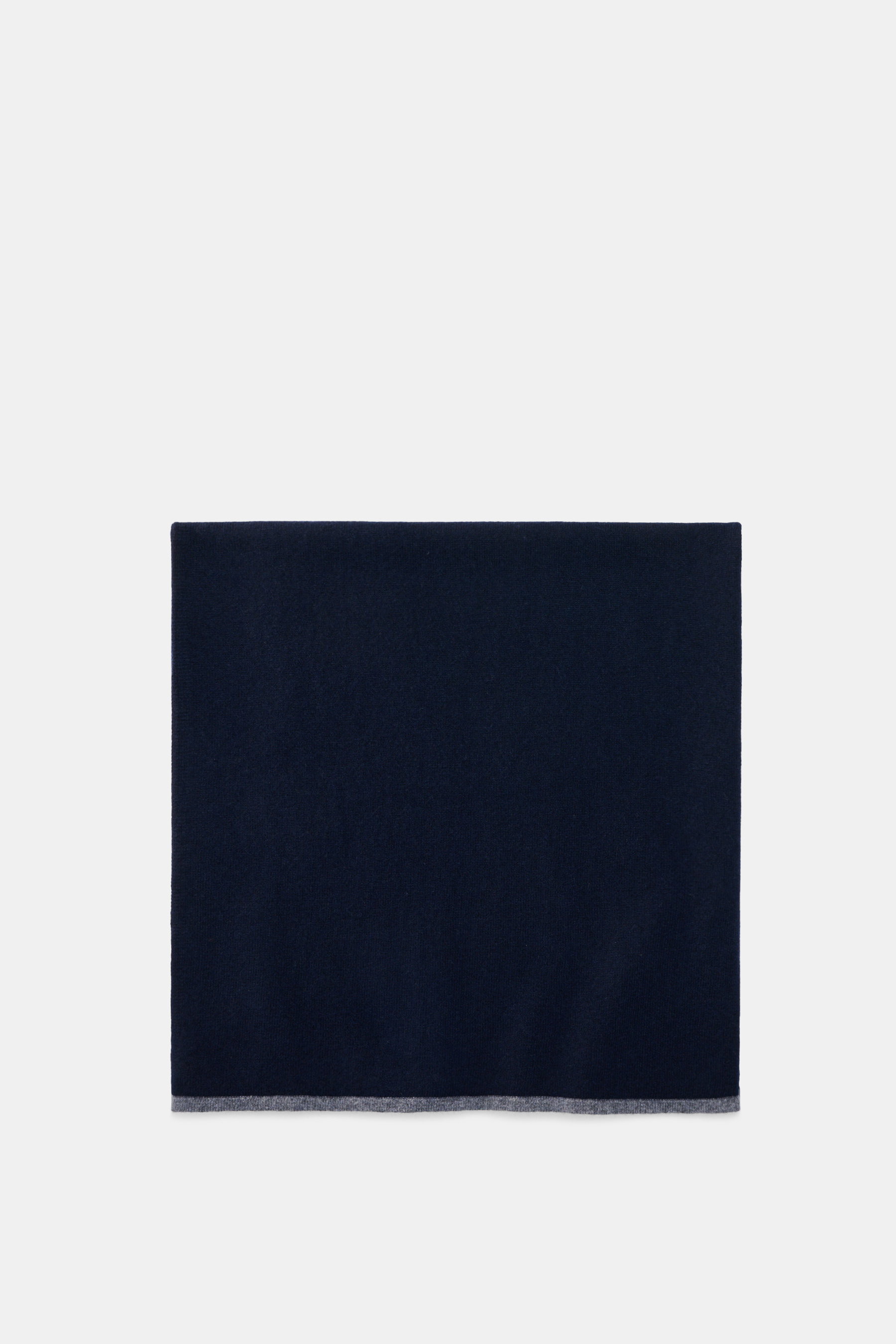 Fedeli Cashmere Schal navy von oben fotografiert, leichter, weicher reiner Cashmere mit feinem Strickbild und Kontrastkante.
