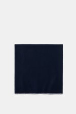 Fedeli Cashmere Schal navy von oben fotografiert, leichter, weicher reiner Cashmere mit feinem Strickbild und Kontrastkante.