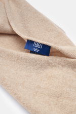 Fedeli Cashmere Schal beige in Nahaufnahme von oben, feines Strickbild, softer Griff, reine Cashmere-Qualität mit Kontrastkante.