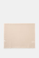 19 Andrea’s 47 Cashmere Schal sand, flach liegend von oben fotografiert, reiner Cashmere, sehr weicher Griff, schmaler Fransensaum, Maße ca. 192x61 cm
