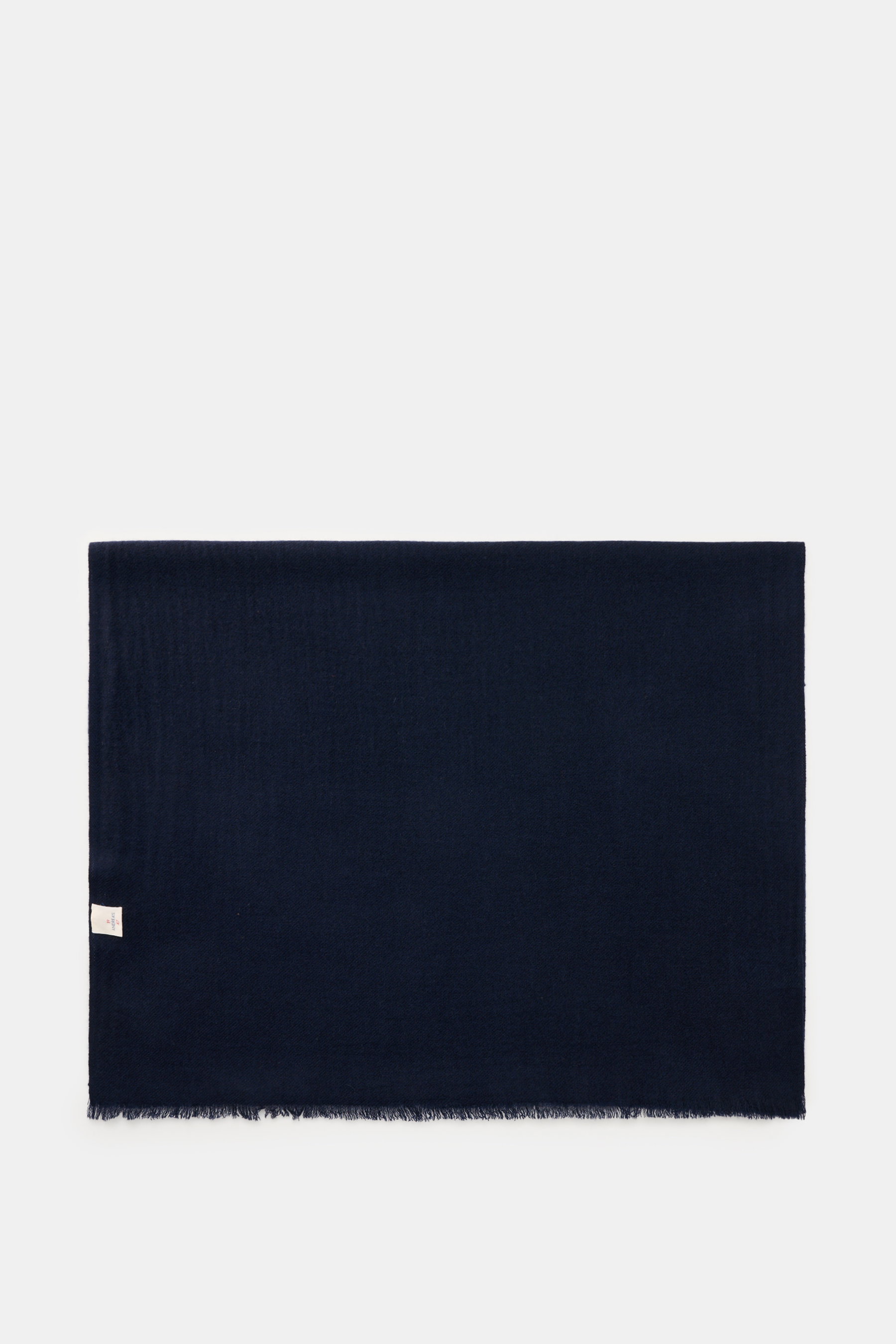19 Andrea’s 47 Cashmere Schal navy, flachliegend von oben fotografiert, reiner Cashmere, sehr weicher Griff, schmaler Fransensaum, Maße ca. 192x61 cm