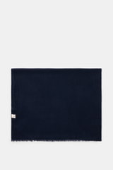 19 Andrea’s 47 Cashmere Schal navy, flachliegend von oben fotografiert, reiner Cashmere, sehr weicher Griff, schmaler Fransensaum, Maße ca. 192x61 cm