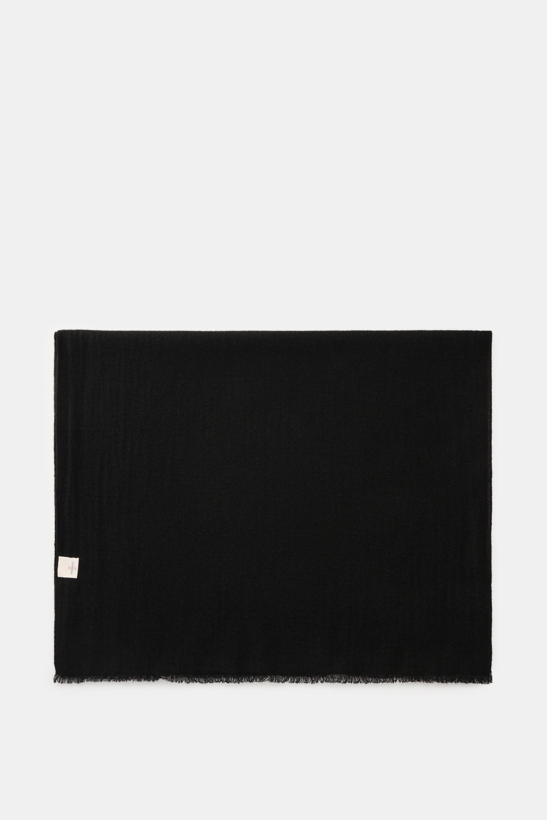 19 Andrea’s 47 Cashmere Schal schwarz, von oben fotografiert, reiner Cashmere, sehr weicher Griff, schmaler Fransensaum, Maße ca. 192x61 cm