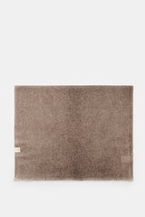 andrea's 1947 Cashmere Schal dunkelbraun meliert, flach liegend von oben fotografiert, hauchdünn, reine Cashmere, leichte Qualität, schmaler Fransensaum, Maße ca. 194x61 cm