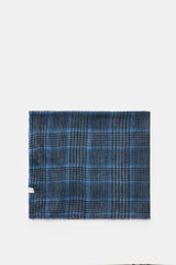 19 Andrea’s 47 Cashmere Schal schwarz/grau/blau kariert, handgearbeitet, Glencheck-Muster, schmaler Fransensaum, flach von oben fotografiert, Maße ca. 194x200 cm.