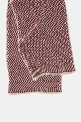 andrea's 1947 Cashmere Schal bordeaux/beige gemustert, liegend fotografiert, reiner Cashmere, sehr weicher Griff, stilvoller Webmuster-Mix, schmaler Fransensaum, Maße ca. 176x29 cm