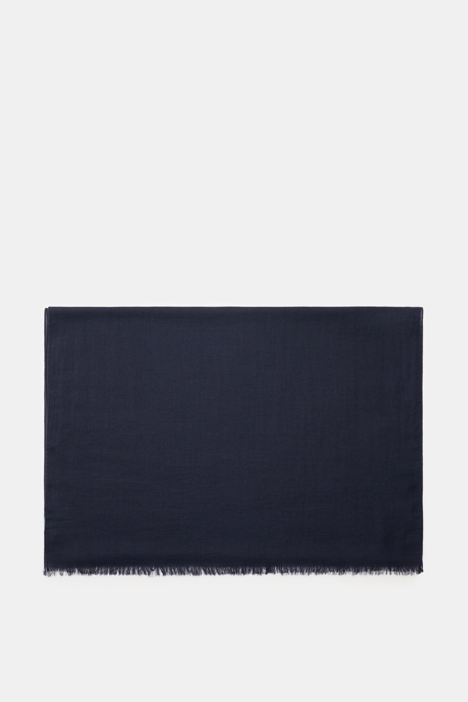 Colombo Cashmere-Seiden-Schal navy, frontale Nahaufnahme, Mix aus Cashmere und Seide, leichte Qualität, sehr weicher Griff, rollierte Kanten, schmaler Fransensaum, Maße ca. 192x70 cm
