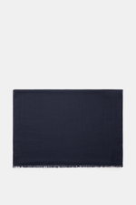 Colombo Cashmere-Seiden-Schal navy, frontale Nahaufnahme, Mix aus Cashmere und Seide, leichte Qualität, sehr weicher Griff, rollierte Kanten, schmaler Fransensaum, Maße ca. 192x70 cm