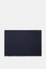 Colombo Cashmere-Seiden-Schal navy, frontale Nahaufnahme, Mix aus Cashmere und Seide, leichte Qualität, sehr weicher Griff, rollierte Kanten, schmaler Fransensaum, Maße ca. 192x70 cm