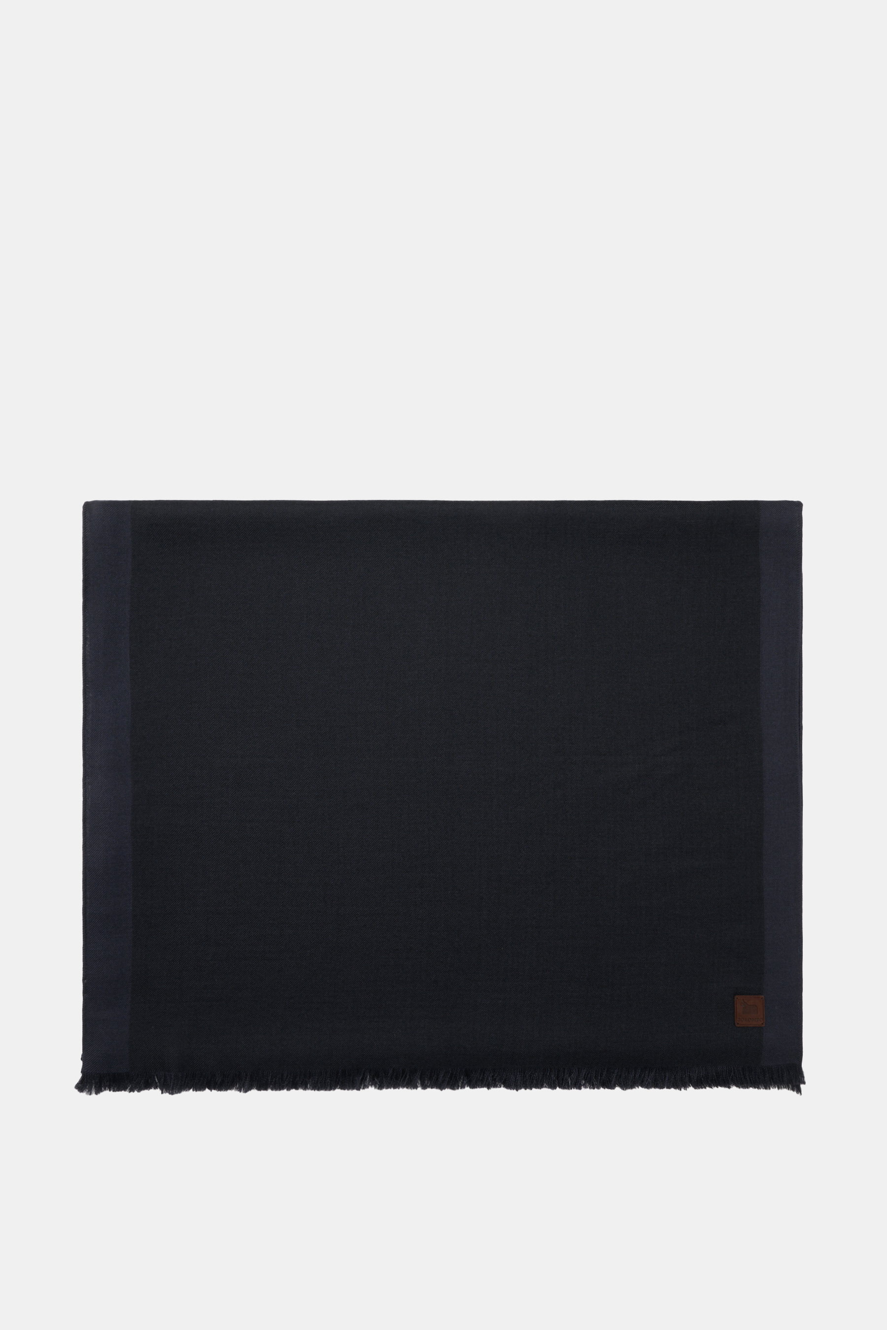 Colombo Cashmere-Seiden-Schal dark navy, flach liegend, mit feinen rollierten Kanten, schmalem Fransensaum und Logo-Patch, supersoft, Made in Italy.