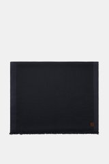 Colombo Cashmere-Seiden-Schal dark navy, flach liegend, mit feinen rollierten Kanten, schmalem Fransensaum und Logo-Patch, supersoft, Made in Italy.