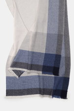 Brunello Cucinelli Scarf light grey/grey blue/navy checked, photographed from above, showing large checked pattern, narrow fringed hem, smooth blend of wool and cashmere, dimensions approx. 162 cm x 47 cm.