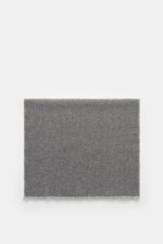 Brunello Cucinelli Cashmere Scarf grey/light grey patterned, folded flat and photographed from above, with classic herringbone pattern, narrow fringed edge, pure cashmere, super soft feel, dimensions approx. 165 cm x 52 cm. Quiet-luxury label BRUNELLO CUC