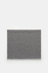 Brunello Cucinelli Cashmere Scarf grey/light grey patterned, folded flat and photographed from above, with classic herringbone pattern, narrow fringed edge, pure cashmere, super soft feel, dimensions approx. 165 cm x 52 cm. Quiet-luxury label BRUNELLO CUC