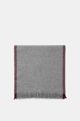 Brunello Cucinelli Cashmere scarf dark grey/bordeaux shown from front top view, pure cashmere, very soft touch, narrow fringed edge, dimensions approx. 162 cm x 44 cm.