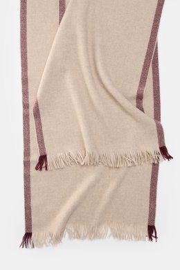 Brunello Cucinelli Cashmere scarf dark grey/bordeaux shown from above, pure cashmere, very soft touch, narrow fringed edge, dimensions approx. 162 cm x 44 cm.