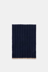 Brunello Cucinelli Cashmere Scarf navy folded flat, photographed from above, ribbed knit design, pure cashmere, soft touch, fine knit pattern, classic ribbed knit design, dimensions approx. 230 cm x 26 cm, elegant through the winter with BRUNELLO CUCINELL