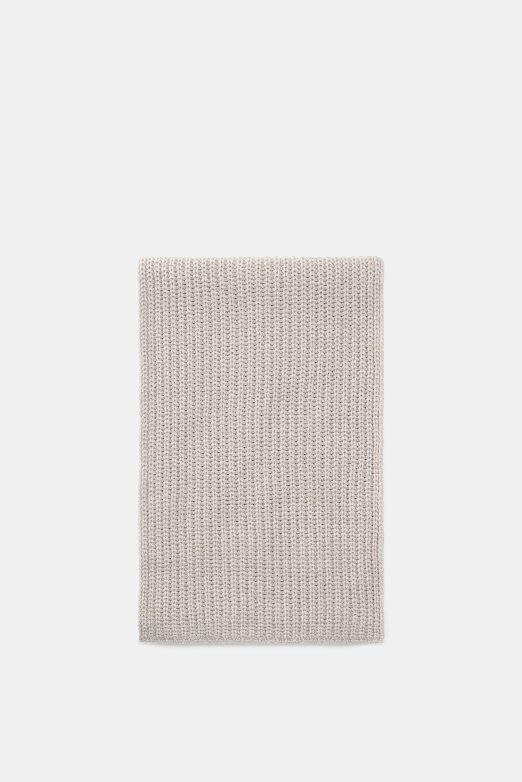 Iris von Arnim Cashmere Schal 'Collin' grau meliert, modernes Halbpatent-Strickdesign, weicher Griff, Strick aus reinem Cashmere, Maße ca. 170x30 cm, Draufsicht.