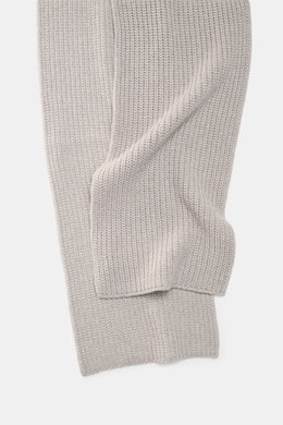 Iris von Arnim Cashmere scarf 'Collin' grey melange shown from above, folded to display modern half-patent knit design, pure cashmere, soft touch, dimensions approx. 170 cm x 30 cm.