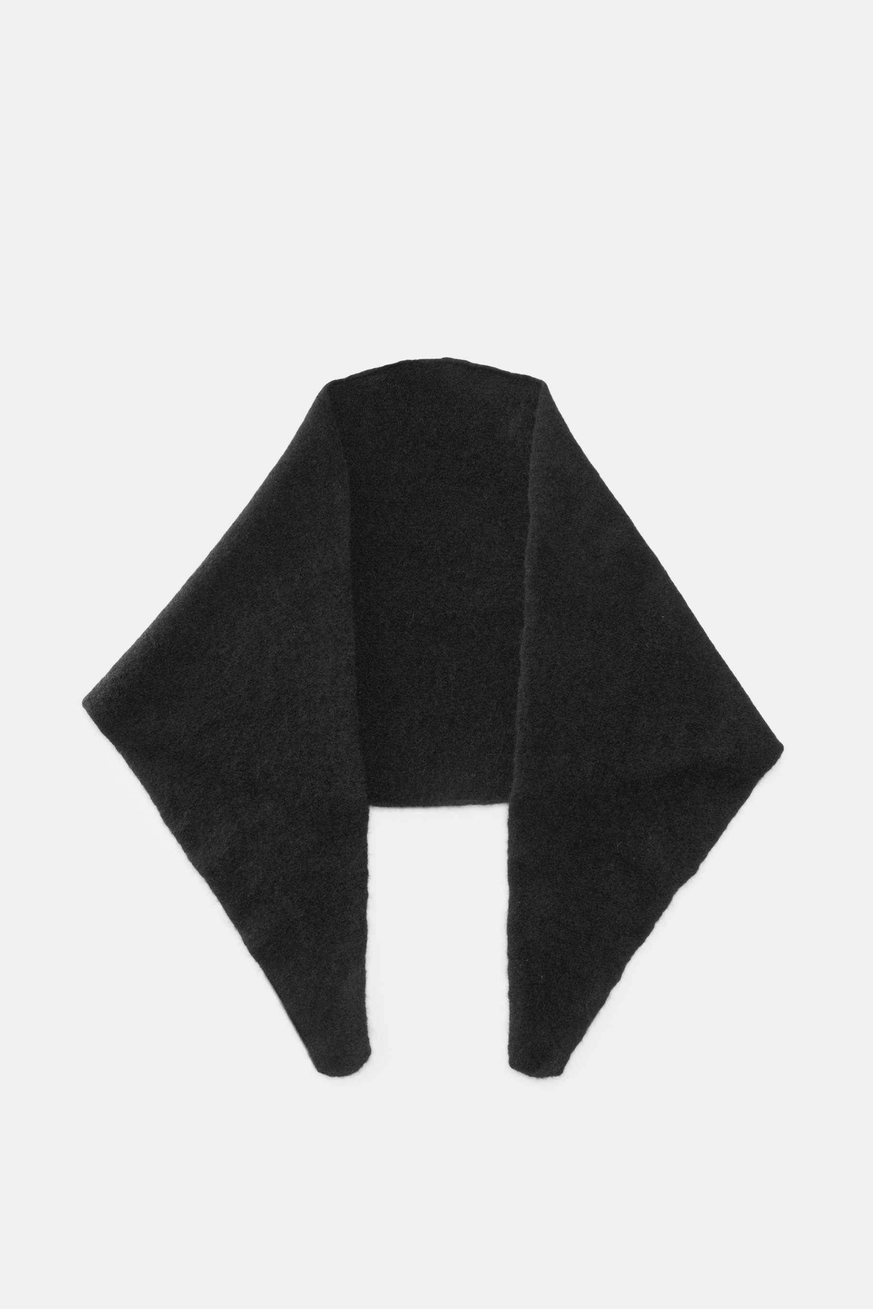 Top view of the Filippo de Laurentiis Bandana black, a soft, voluminous scarf with a medium-fine knit pattern in black.

<p>This soft bandana by FILIPPO DE LAURENTIIS is knitted from a noble material composition and is a practically lightweight scarf for 