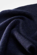 Close-up top-down view of the soft, navy Filippo de Laurentiis Bandana navy showing its voluminous texture and medium-fine knit.

<p>This soft bandana by FILIPPO DE LAURENTIIS is knitted from a noble material composition and is a practically lightweight s