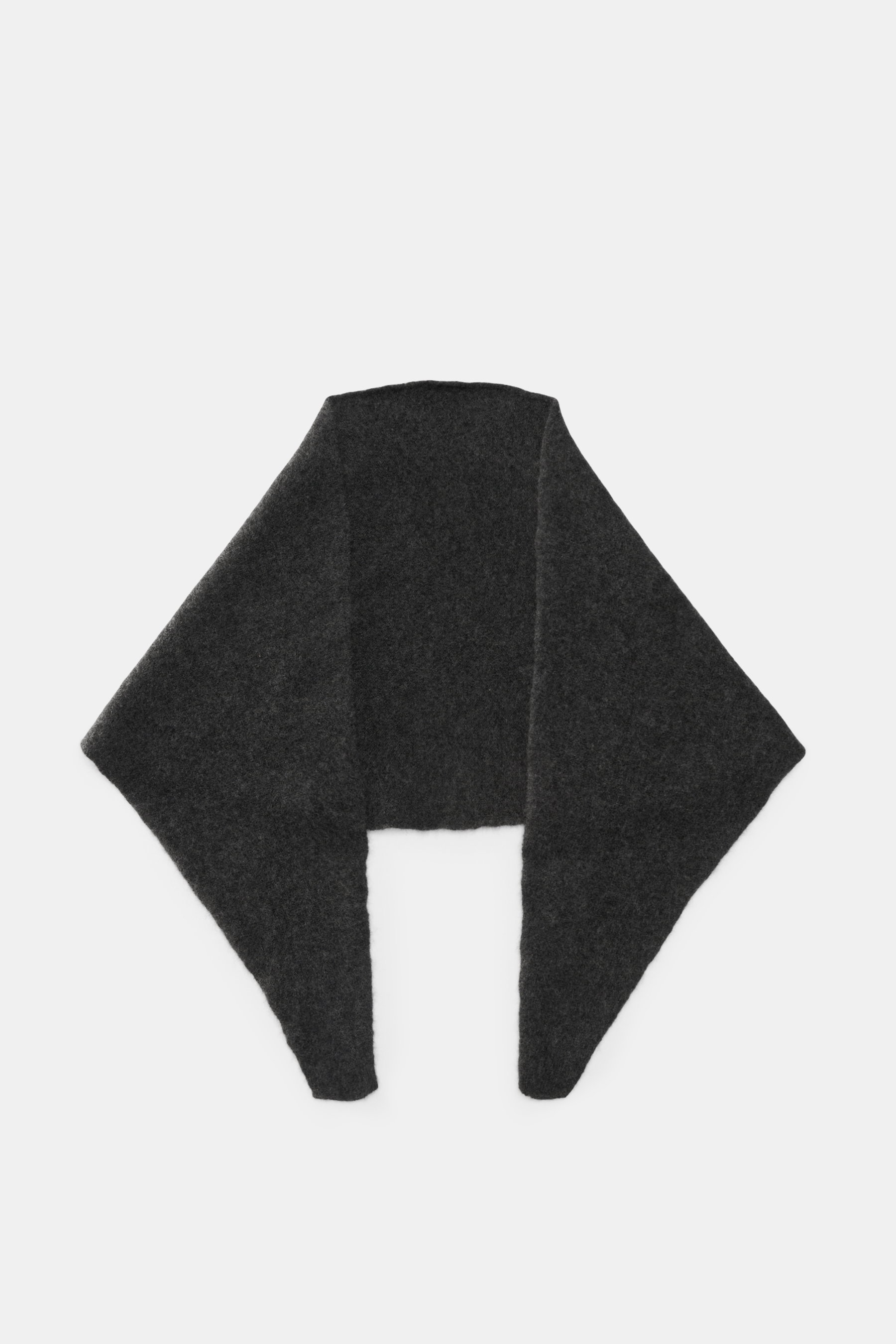 Filippo de Laurentiis Bandana dark grey shown from above, soft knitted scarf with medium-fine knit, voluminous feel, 130x40 cm.